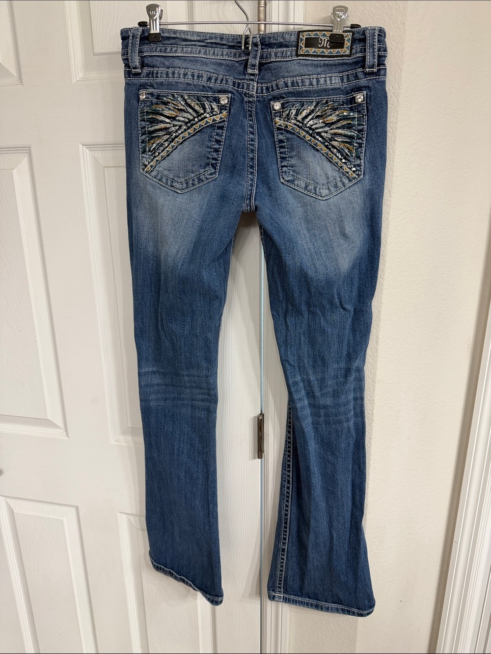 Embellished Back-Pocket Women's Blue Jeans